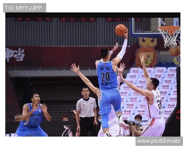 郭艾伦对阵同曦比赛中的关键边线球失误具体是怎么发生的？